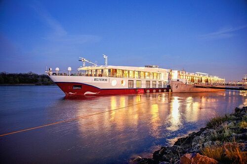 Nicko Cruises Flussschiff auf dem Main