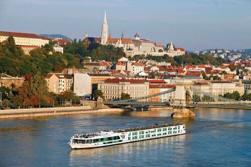 Scenic Luxury River Cruises Flussschiff auf der Donau